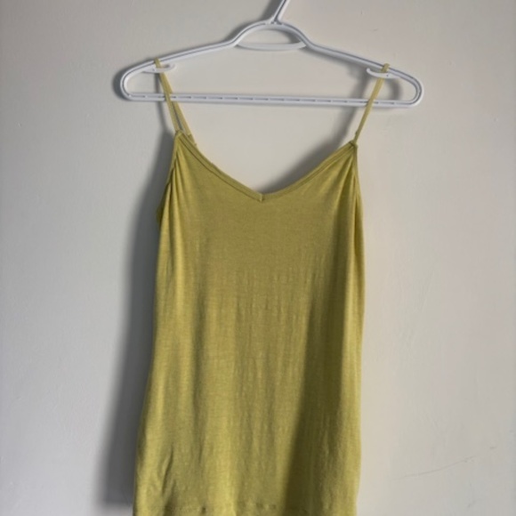 7 t-shirts - 5 adjustable straps. , blue, green, black lacy, brown, lime green. - Picture 2 of 6